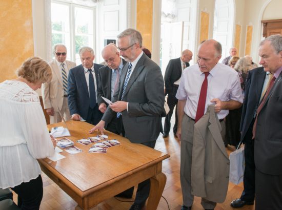 Eesti Pank ja Eesti Post esitlesid iseseisvuse taastamise 25. aastapäevale pühendatud mündivoldikut ja tervikasja